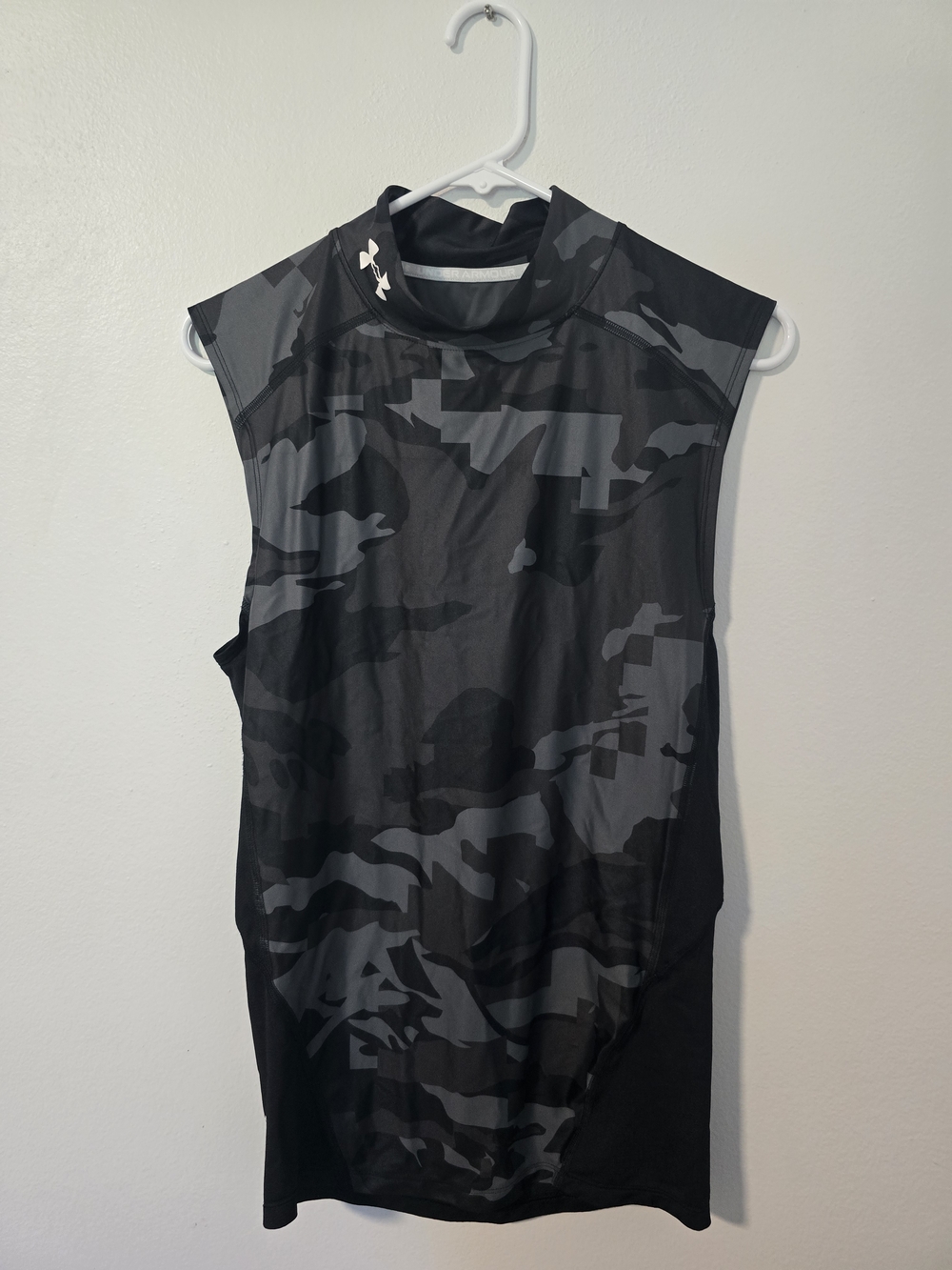 Under Armour Black & Gray Camo Sleeveless Compression Top Large